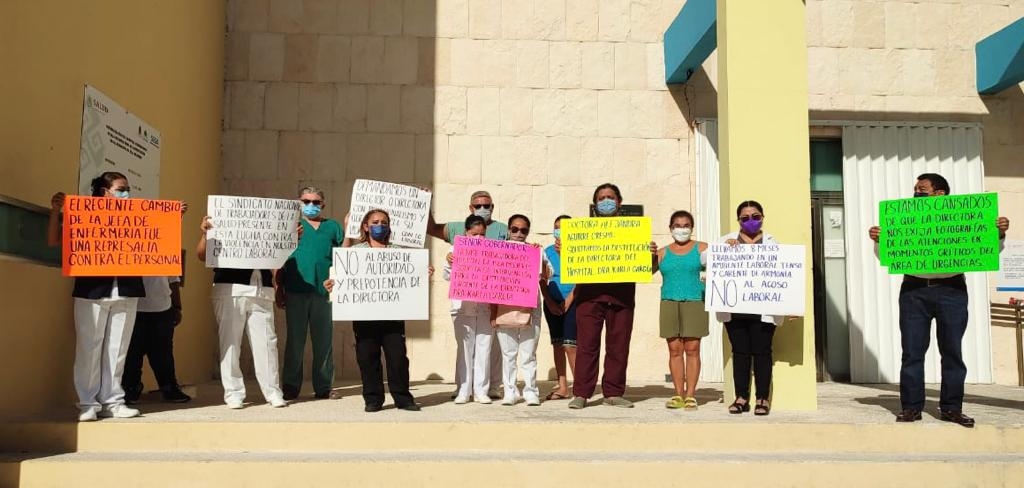 Empleados del Hospital Comunitario de Isla Mujeres acusan a su directora de abuso de autoridad