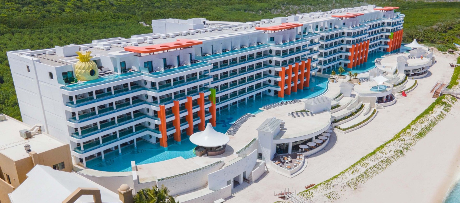 El Hotel Nickelodeon se localiza en las costas de la Riviera Maya, por lo que ofrecen, además de sus instalaciones temáticas, playas de arena blanca