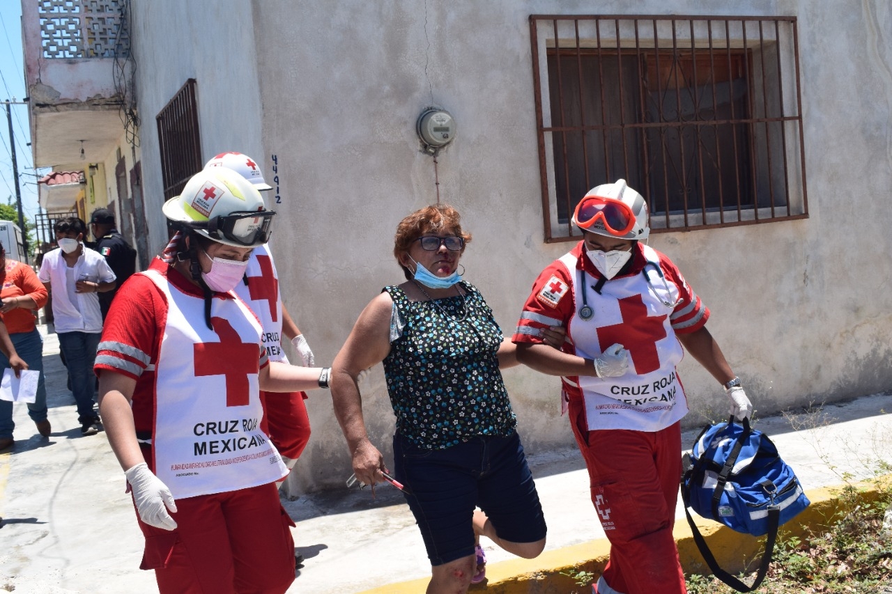 Una mujer mayor terminó con heridas sangrantes