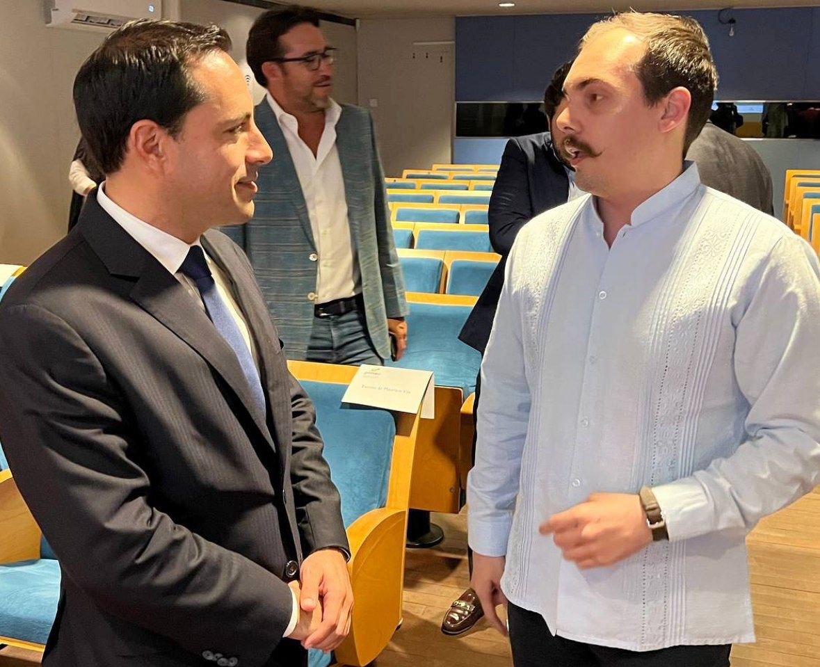 Mauricio Vila mantuvo encuentro con yucateco egresado de UADY trabajando en Barcelona