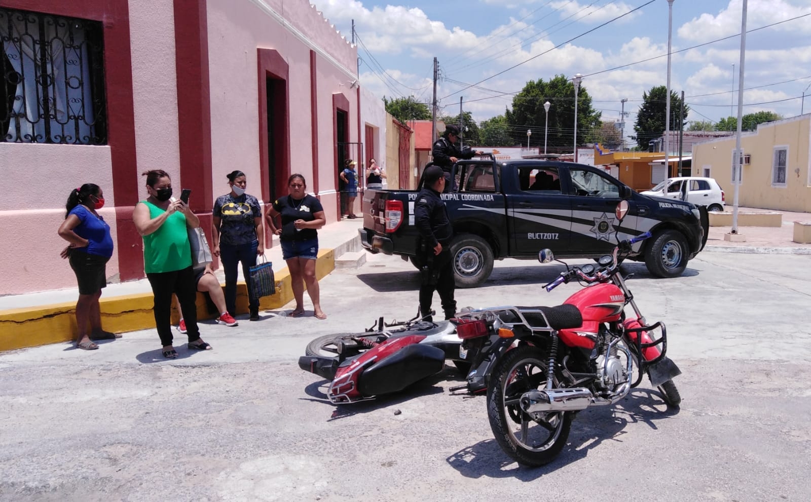 Mujeres terminan en la comandancia de Buctzotz tras chocar