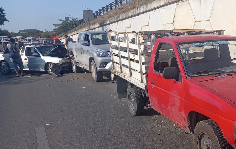 Tres vehículos se vieron involucrados en la carambola registrada en el Periférico de Mérida