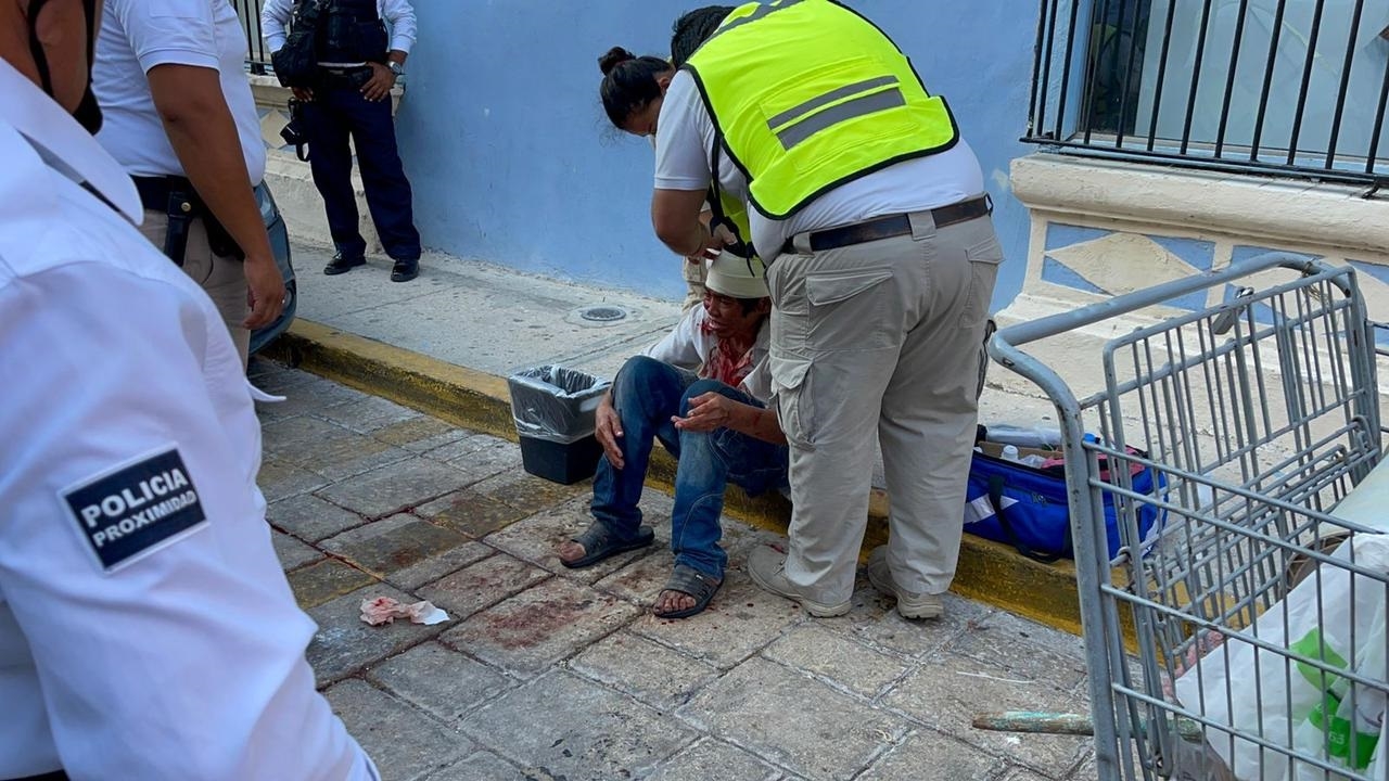 El lesionado terminó sobre la cinta asfáltica de la calle 55 del Centro; presentó una herida de la que no paraba de emanar gran cantidad de sangre