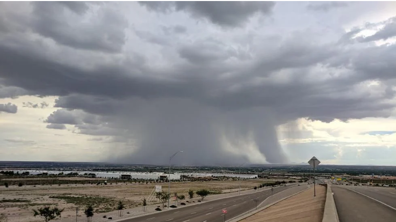 EL microburst provoca intensas ráfagas, además de lluvia y caída de granizo.