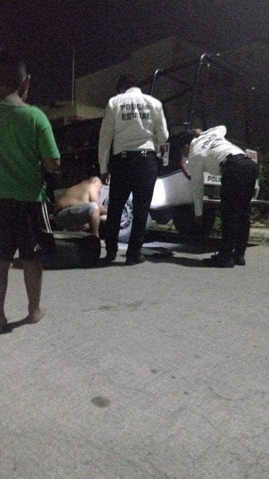 Campeche: Policías quedan varados en Samulá; vándalos les ponchan las llantas a la patrulla