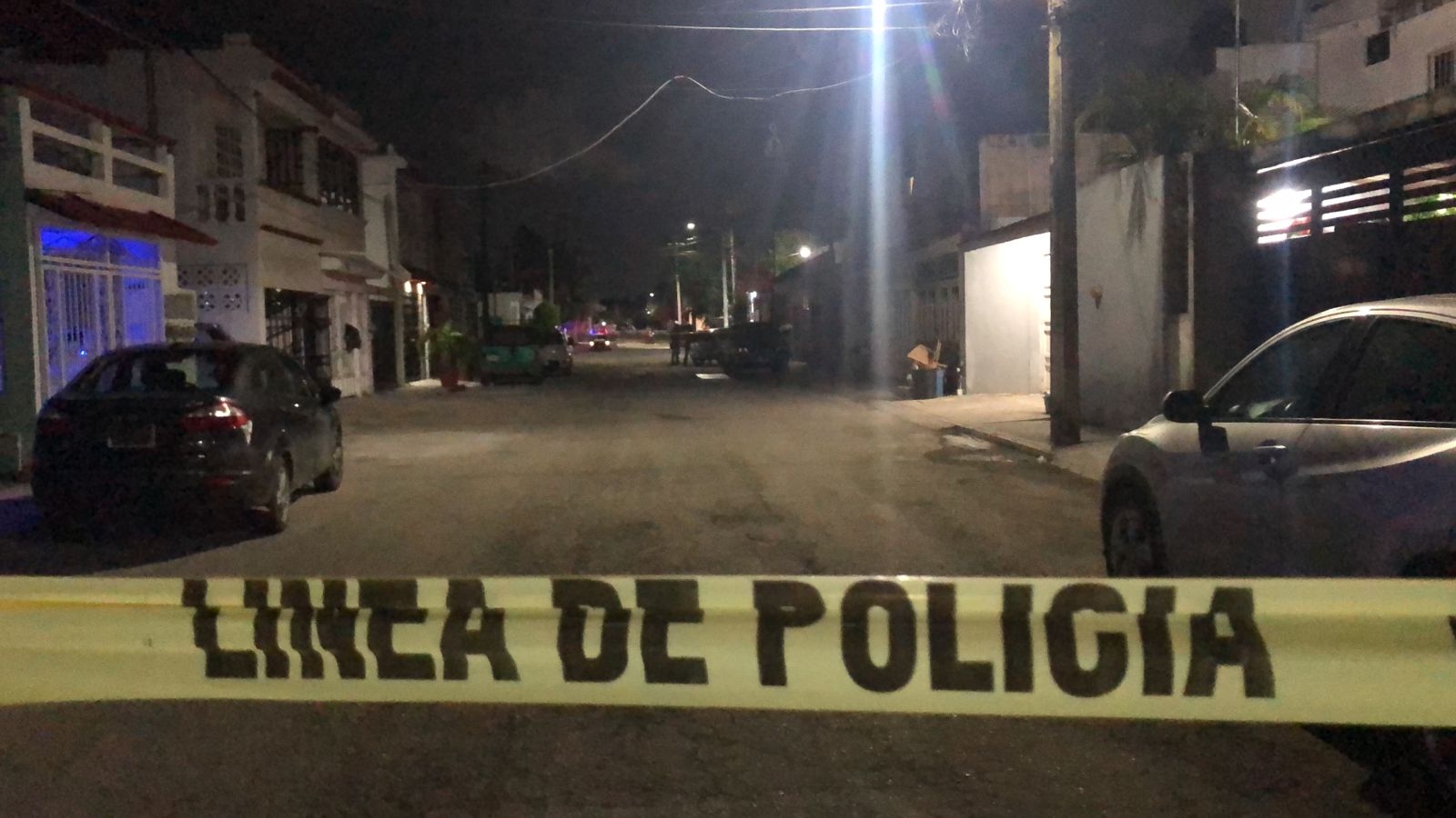 Hombres disparan contra un taxi y dejan mensaje con amenazas en El Petén de Cancún