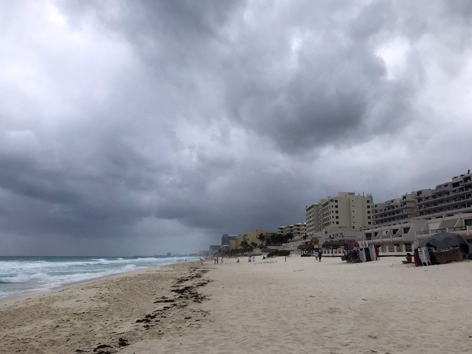 Clima en Cancún: Perturbación tropical causará lluvias fuertes durante el día