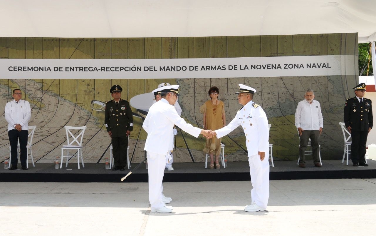 El vicealmirante Adrián Hermilo Valle González pasó el cargo a Raymundo Pedro Morales Ángeles