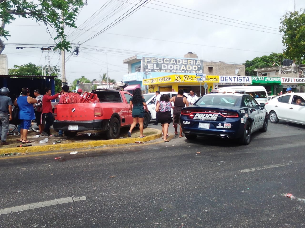 Mujer termina herida tras ser golpeada por una camioneta en Playa del Carmen