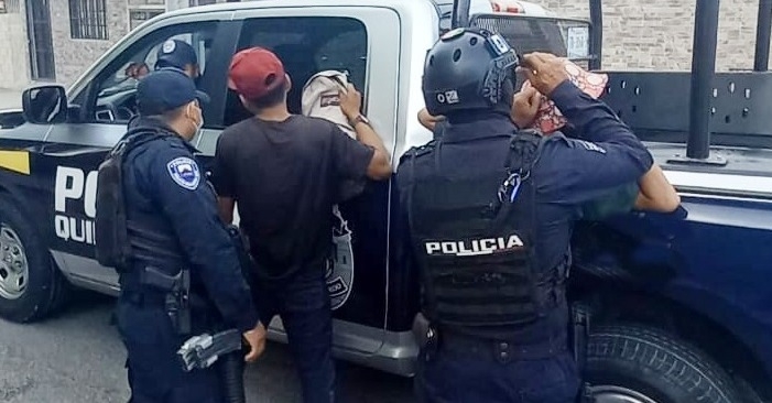 Detienen a dos jóvenes que merodeaban en casas de Cozumel