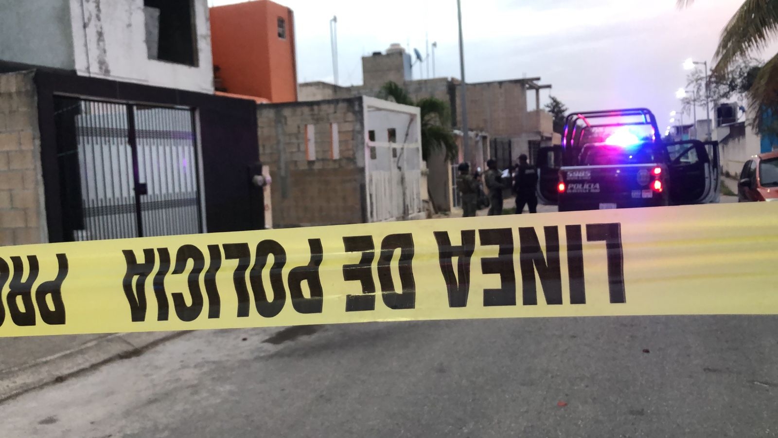 Los policías llegaron al sitio para cerrar el lugar