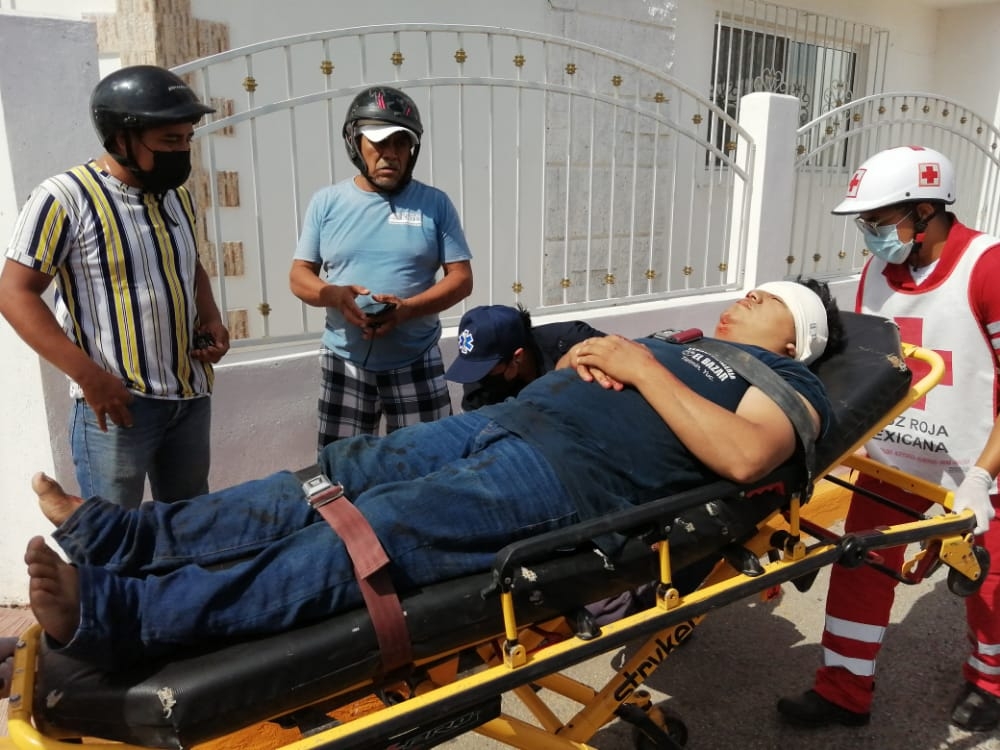 Fuerte choque manda al hospital a un motociclista en Tizimín