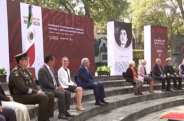 AMLO encabeza el homenaje a Arnoldo Martínez en la Ciudad de México