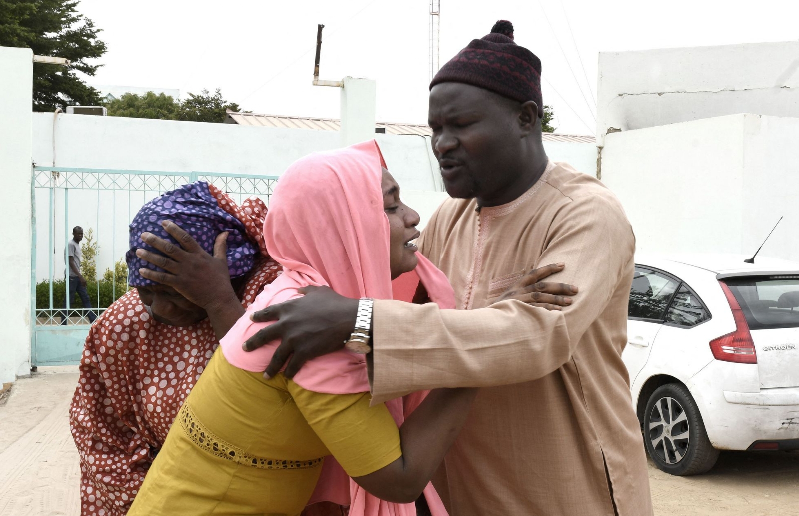 Familiares de las víctimas del incendio en hospital de Senegal. Foto: AFP