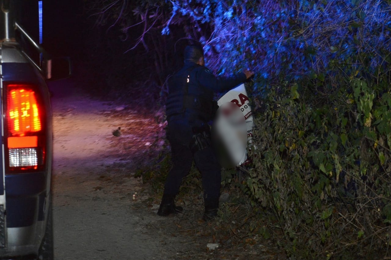 La manta fue retirada por policías de Cozumel