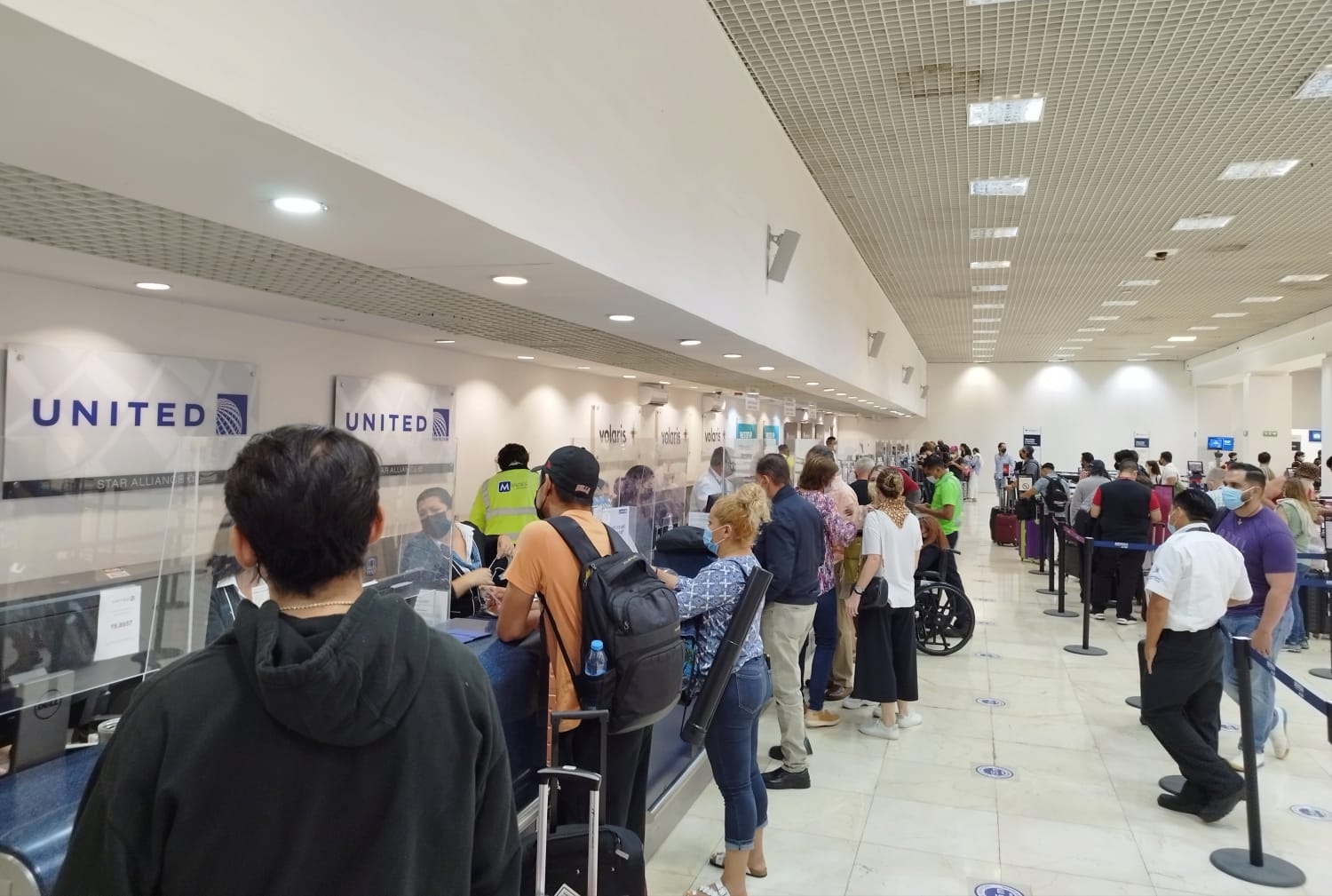 Según lo programado, a las 08:10 llega el vuelo 1100 de Viva Aerobús de México al aeropuerto de Mérida