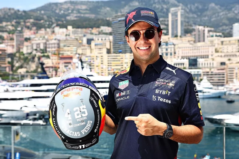 Checo Pérez presume el casco que utilizará en el GP de Mónaco: VIDEO