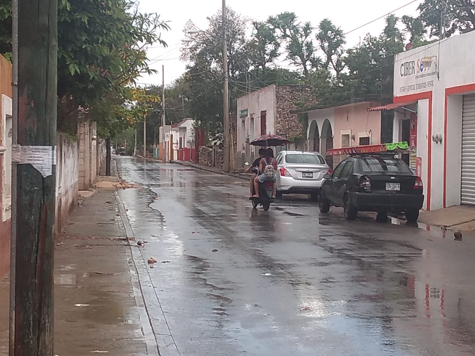 Onda Tropical Núm. 2 deja caer fuerte 'aguacero' sobre Chocholá, Yucatán