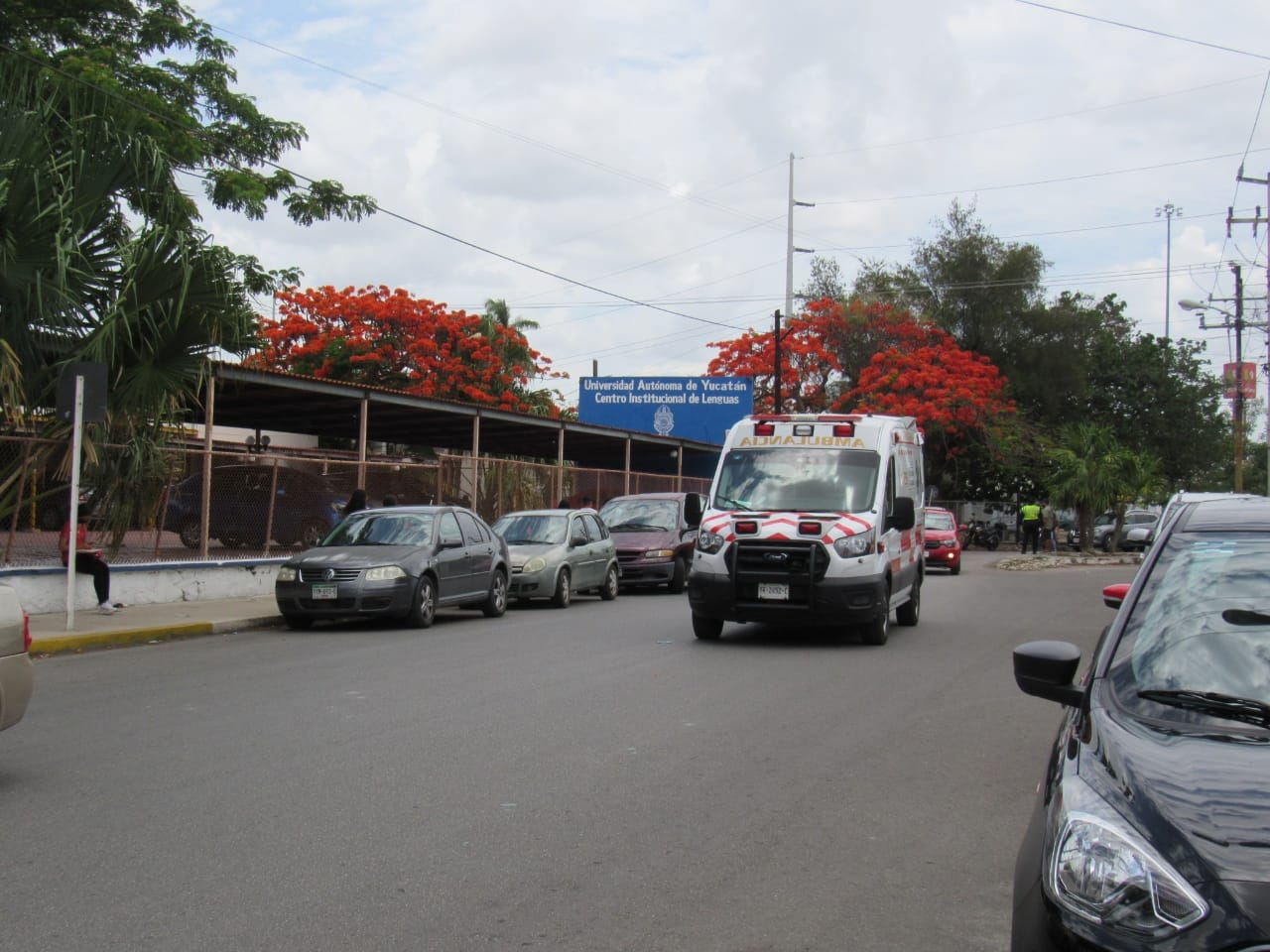 Paramédicos de la SSP Yucatán auxiliaron al motociclista herido