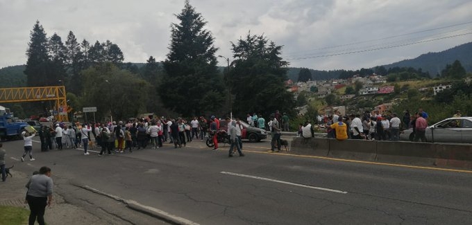 El bloqueo se realizó en ambos sentidos a la altura del kilometro 22. Foto: Twitter