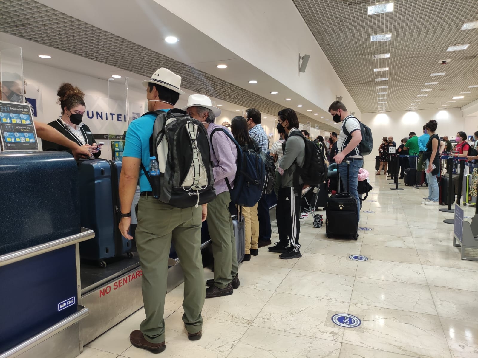 El tercer vuelo en llegar al aeropuerto de Mérida fue el 821 de Aeroméxico a las 06:00 horas y están por despegar el 823 de Aeroméxico a las 07:35 horas