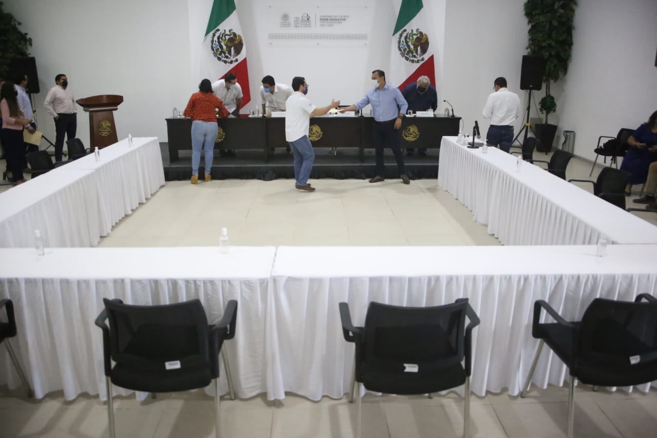 Como albañiles, cinco diputados de Yucatán faltaron al trabajo el Día de la Santa Cruz