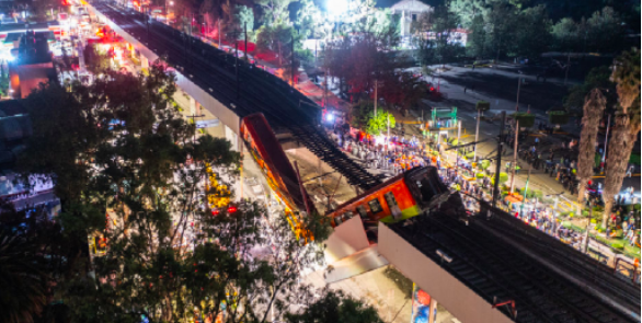 Familiares y víctimas del accidente de la Línea 12 del Metro visitan el lugar de la tragedia