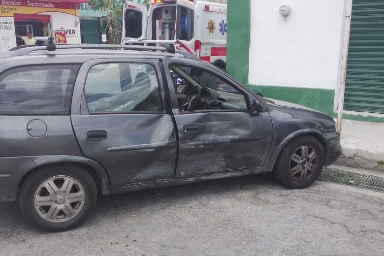 Pareja de motociclistas termina herida tras ser atropellada en el centro de Mérida