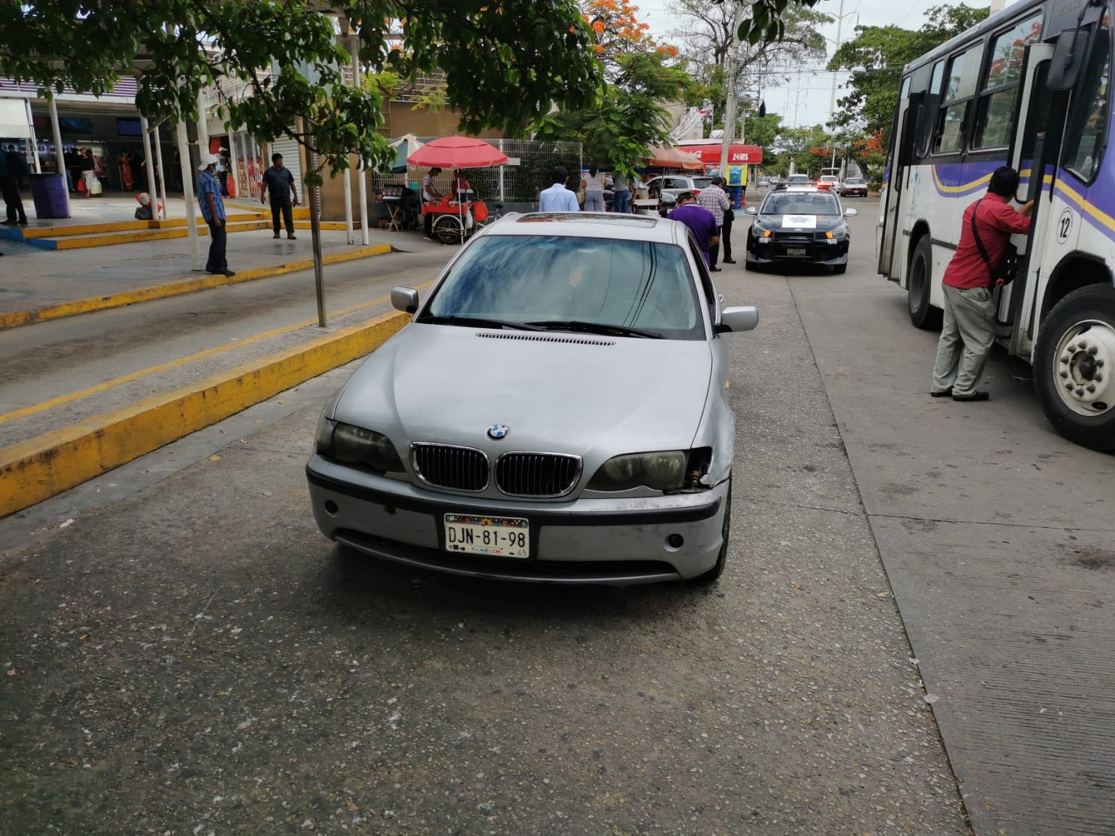 Vehículo choca contra camión por circular a exceso de velocidad en Ciudad del Carmen