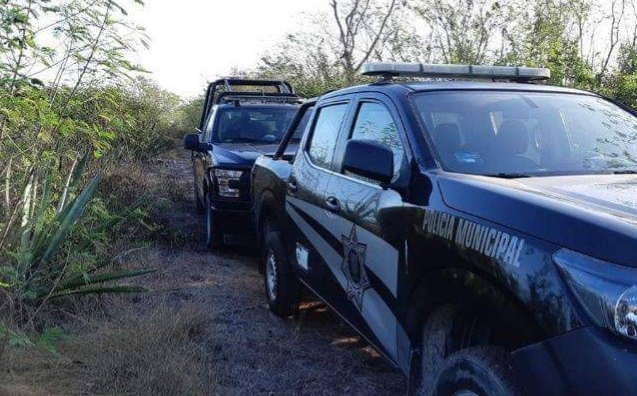 El cuerpo del hombre fue hallado por una persona que caminaba sobre la vereda