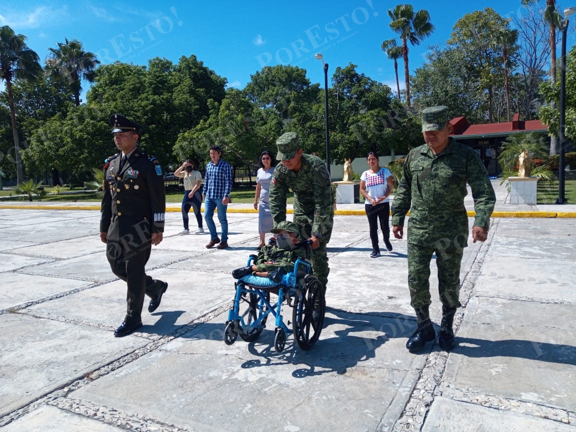 El menor de Escárcega convivió con los militares de Campeche todo el día