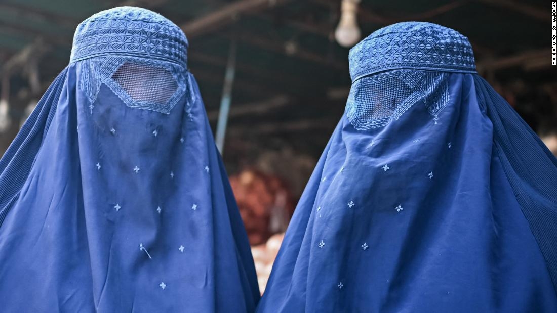 Talibanes decretan uso obligatorio de Burka a las mujeres de Afganistán