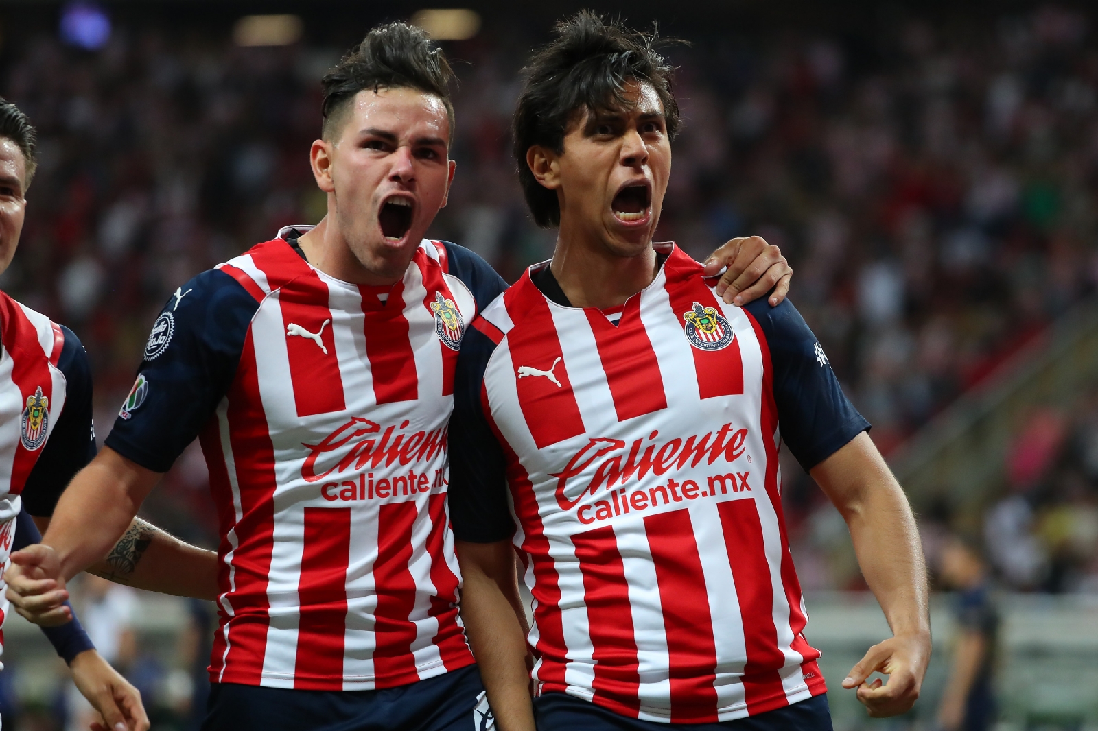 Chivas humilla 4-1 a los Pumas y jugará el Clásico Tapatío en la Liguilla