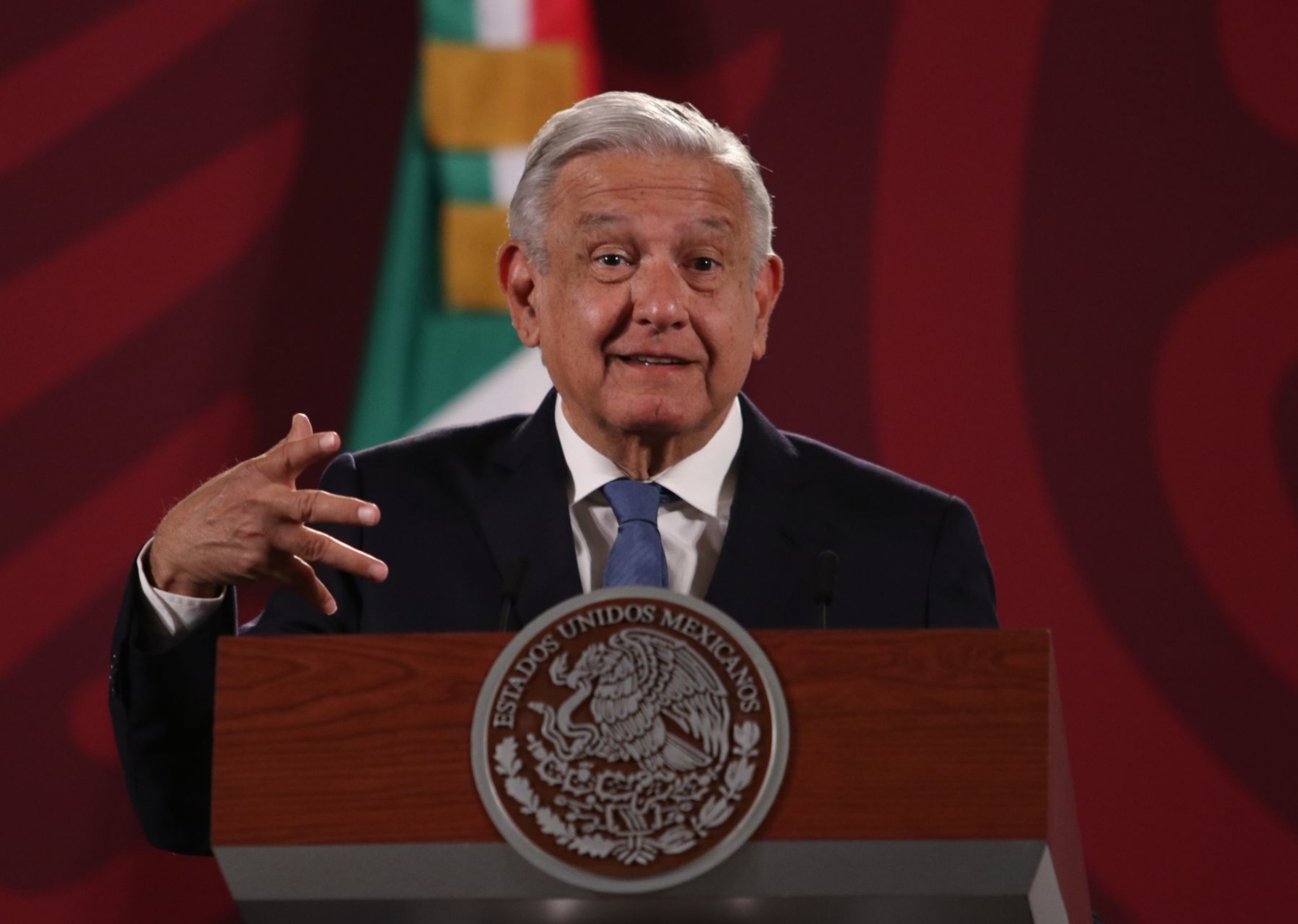 AMLO confirma reunión en Segob para ordenar espacio aéreo tras incidente en AICM