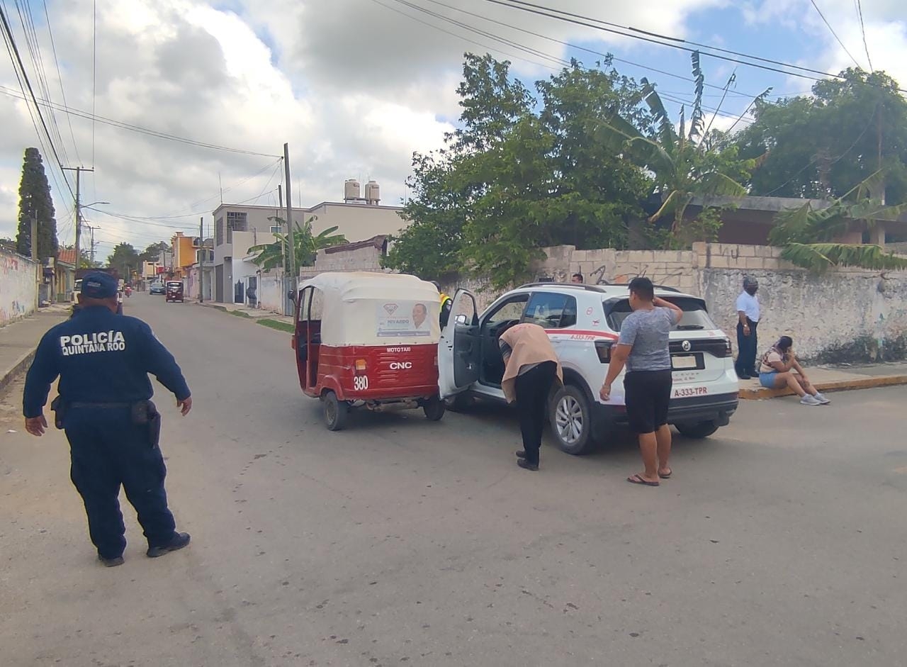 Zona Maya de Q.Roo: Choque entre motocarro y un taxi deja una mujer lesionada