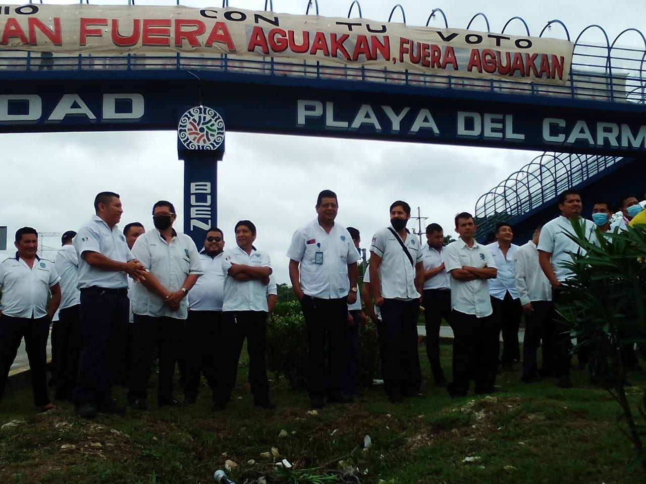 Taxistas denuncian cobros excesivos de Aguakan en Playa del Carmen