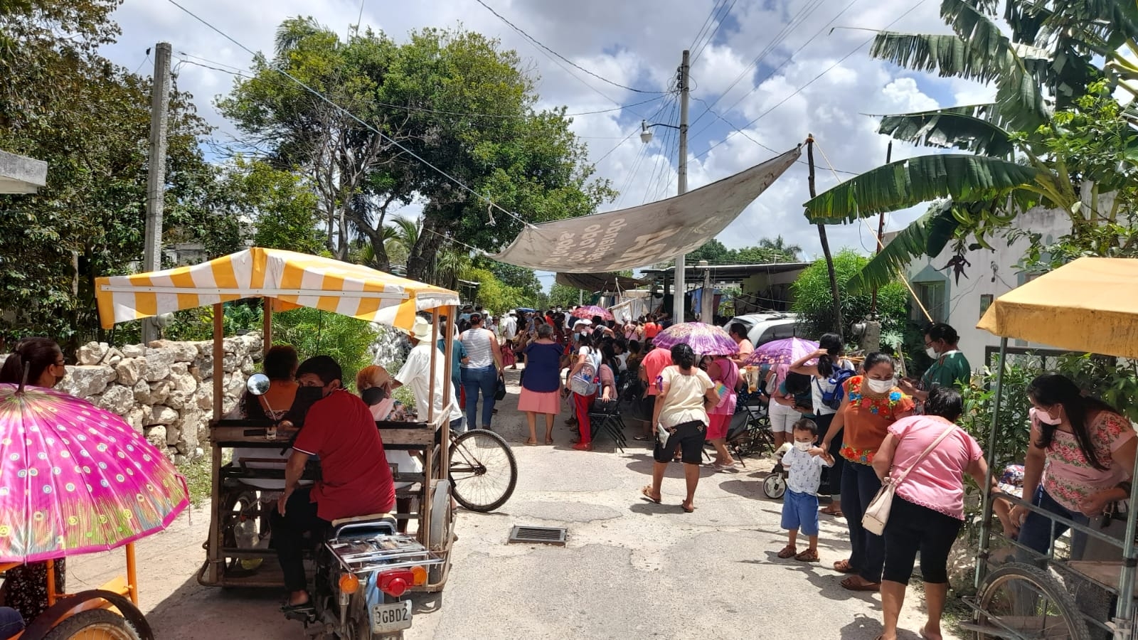 Al término, la familia ofreció un convivio para celebrar las dos décadas de participación en las fiestas patronales