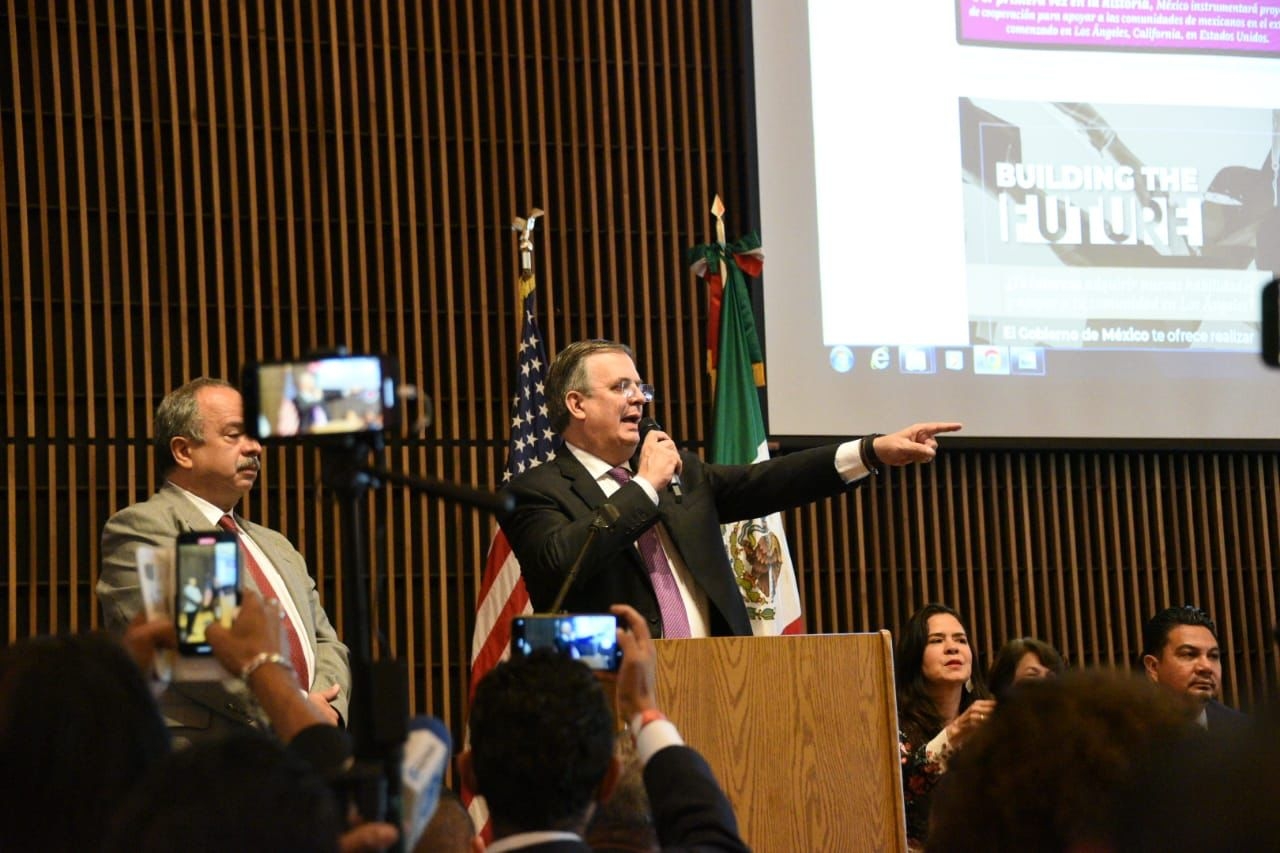 El canciller Marcelo Ebrard, en Los Ángeles, en el marco de la IX Cumbre de las Américas