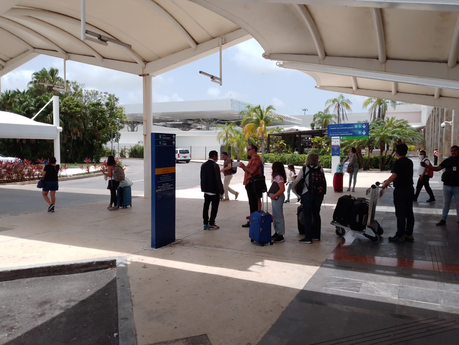 Cancelan cuatro vuelos a EU en el aeropuerto de Cancún: VIVO