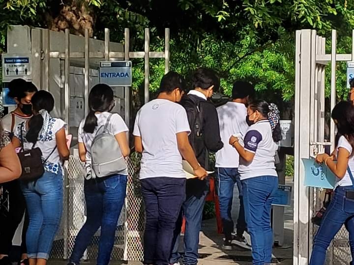 Esta mañana, miles de jóvenes de Yucatán presentaron pruebas para ingreso a preparatorias y universidades