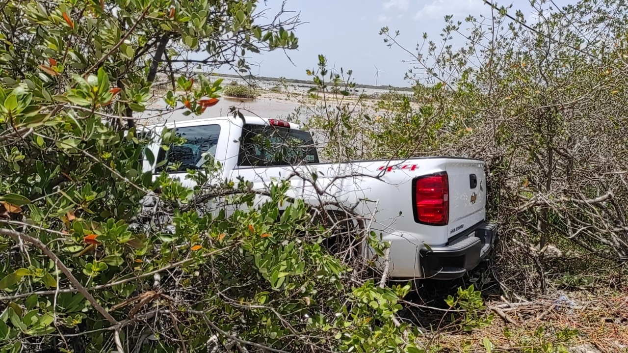 el hombre que manejaba la camioneta logró activar el freno de mano para sus acompañantes