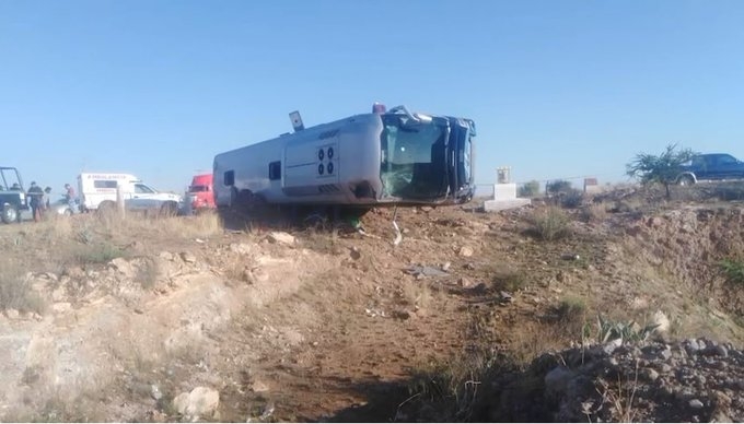 Volcadura de autobús deja cinco muertos y 10 heridos en Zacatecas