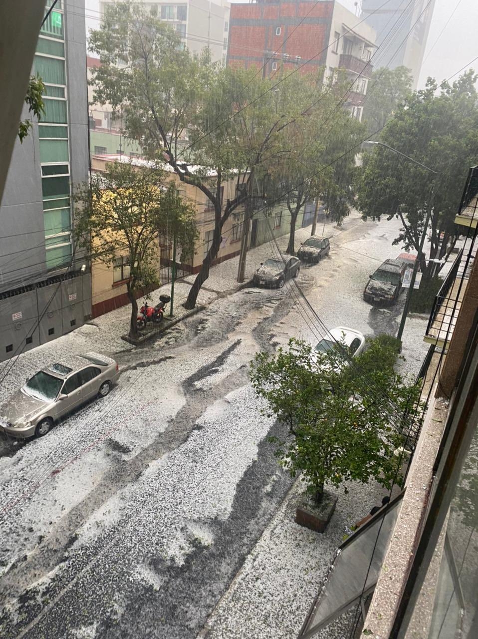 Fuerte lluvia y granizo afecta a varias alcaldías de la Ciudad de México