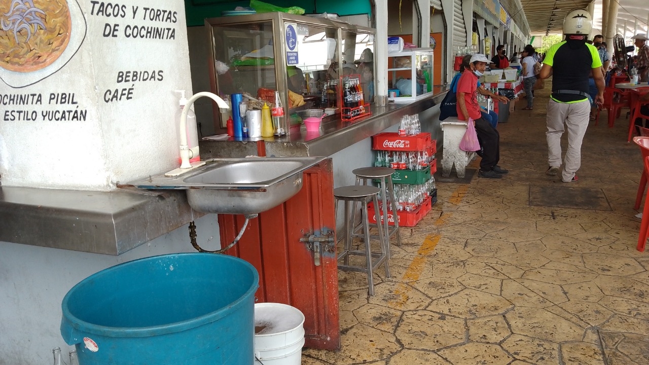 El agua surte las áreas de comida y carnicerías