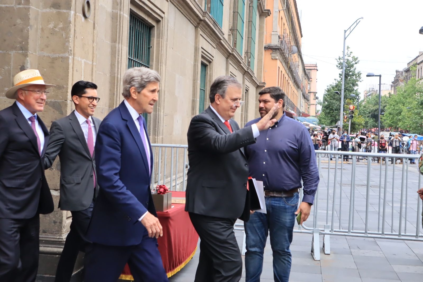 Marcelo Ebrard y John Kerry salieron contentos de Palacio Nacional. Foto: @SRE_mx
