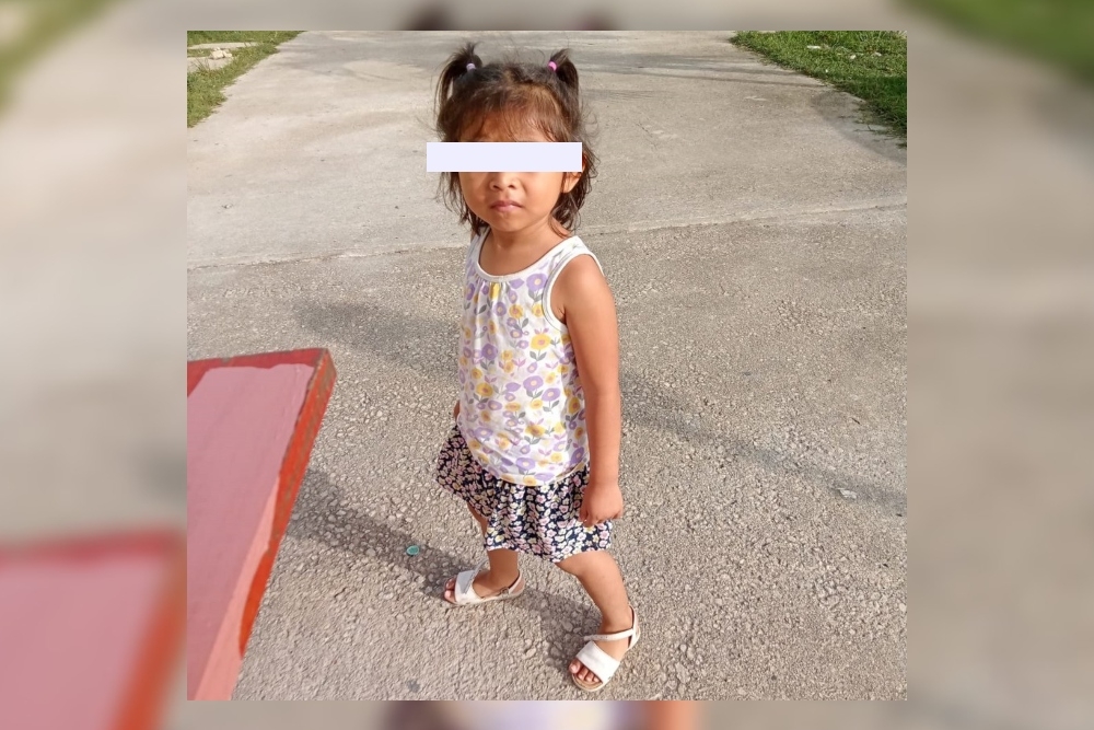 Aparecen papás de la niña hallada sola en calles de Playa del Carmen; DIF no se las entrega