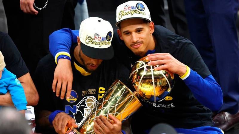 El ex jugador de Fuerza Regia conquistó el trofeo Larry O’Brien junto a Stephen Curry, Klay Thompson, Draymond Green y sus compañeros de los Warriors