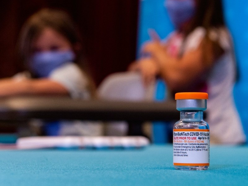 La Administración del Alimentos y Medicamentos de Estados Unidos aprobó el uso de vacunas para niños desde los 6 meses de edad