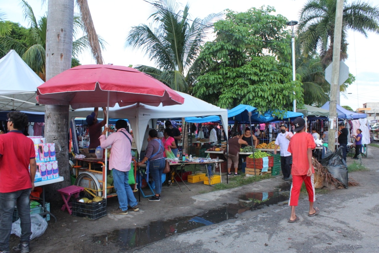 Autoridades de Ciudad del Carmen retiran a comerciantes del parque de Juan Diego