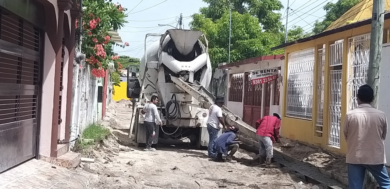 Los trabajadores locales de la construcción de obras del gobierno municipal de Carmen  se encuentran preocupados por la falta de oportunidades. Foto: Gerardo Can Dzib